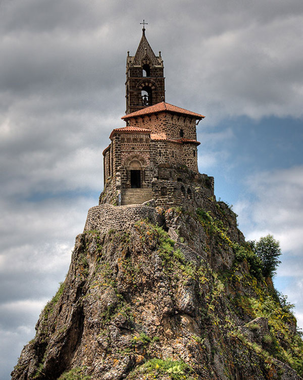 http://1.bp.blogspot.com/_iCl7TBGxLoI/TQMSss1vYKI/AAAAAAAAAwk/zQs_meTJOmI/s1600/50-Extraordinary-saint-michel-dAiguilhe-chapel.jpg