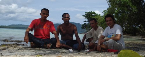 With Brothers On The Beach - Hulaliu