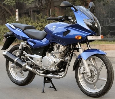 Pulsar 220 DTS Fi on Road 