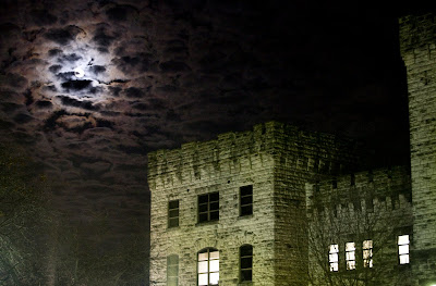 Binter Art: Moon Lit