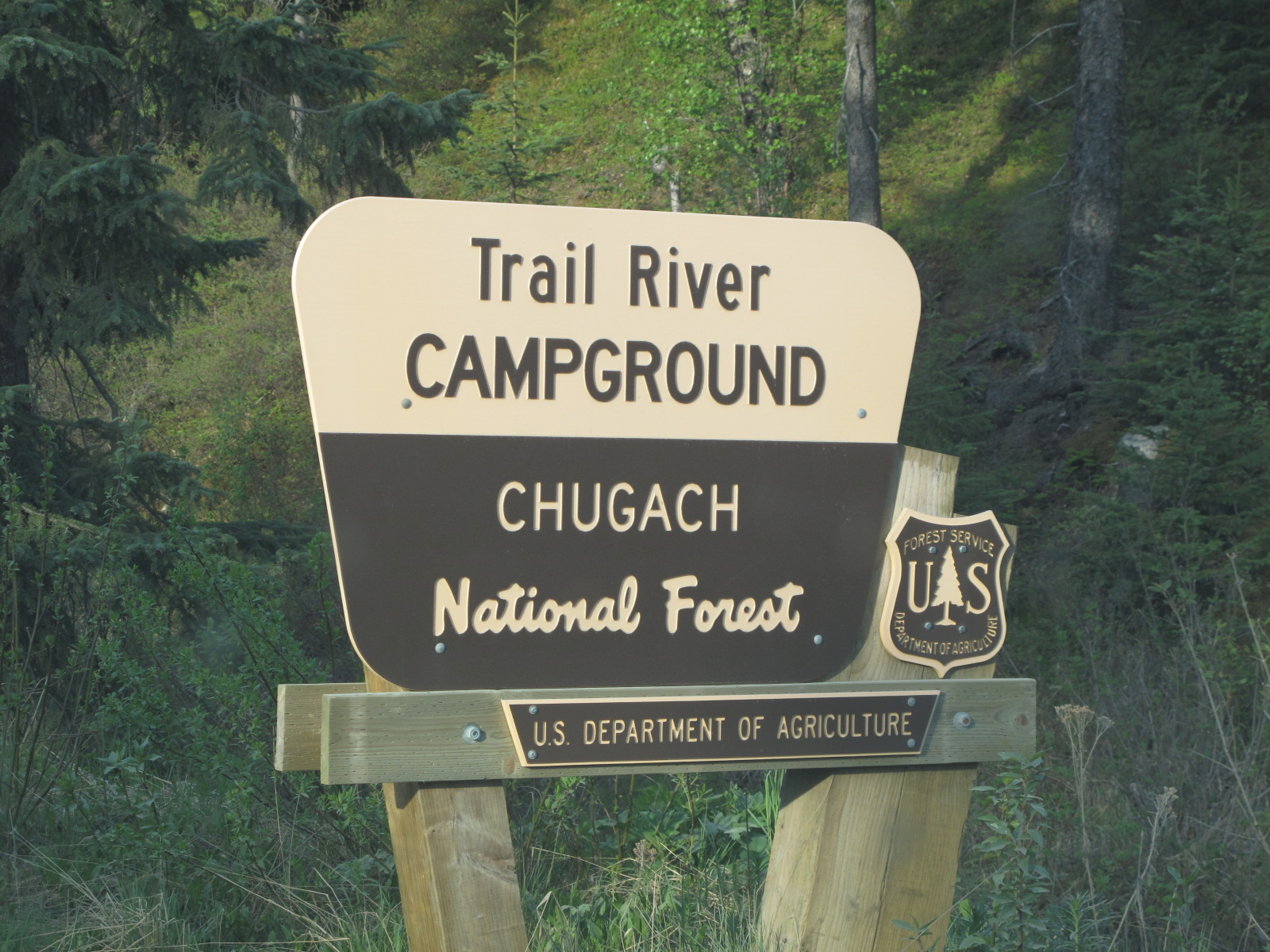 BASECAMP NIKISKIcamping at Trail River.