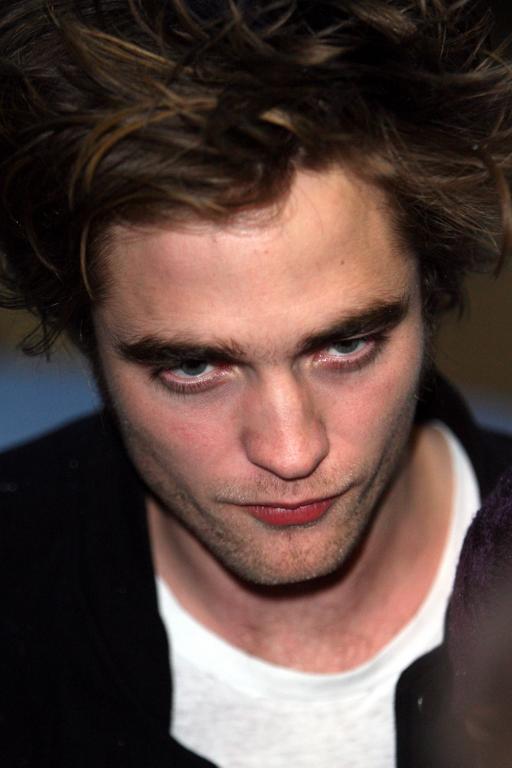 [robert-pattinson-hair_512x768.jpg]