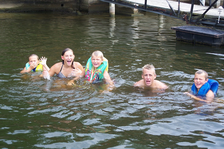 5 Little Monkeys Jumping in the Lake
