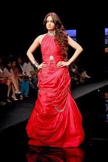 Dia Mirza- Neha Dhupia- Minissha Lamba- Raveena Tandon n Jiah Khan sizzle on ramp at Chivas Fashion Show