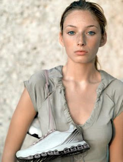 Fashion designer Stella McCartney urges Lindsay Lohan to give up fur