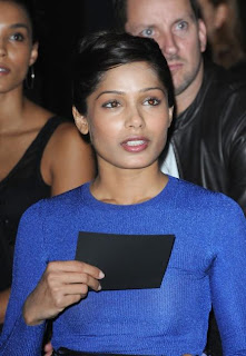 More Pictures: Freida Pinto in Body Crushing Dress