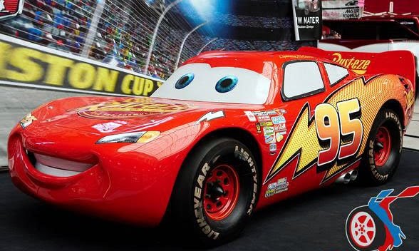 Peel Out Lightning Mcqueen Sticker - Peel Out Lightning Mcqueen Cars -  Discover & Share GIFs
