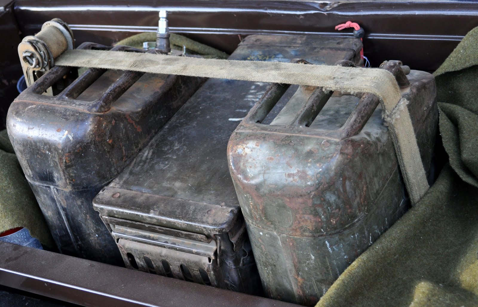 alianzaverdeporlaccionpacifica Gerry cans and ammo cans, a new use for