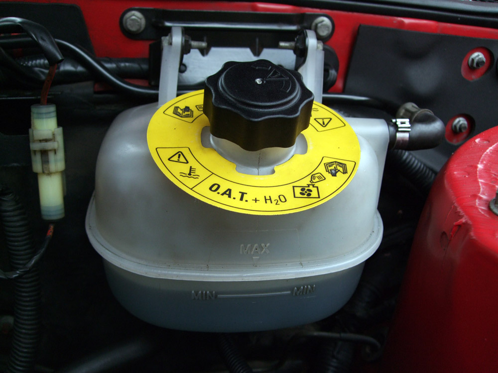 MG Rover Service Guides: Coolant - Check Level and Condition