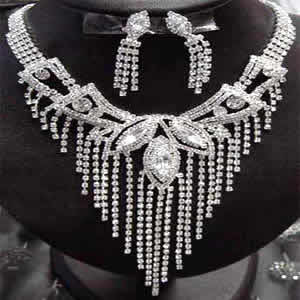 [beautiful-diamond-necklace.jpg]
