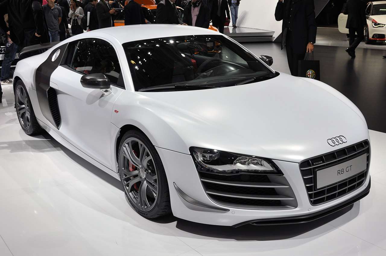 Latest cars and bikes: AUDI R8 -ONE OF THE GREATEST SPORT CAR
