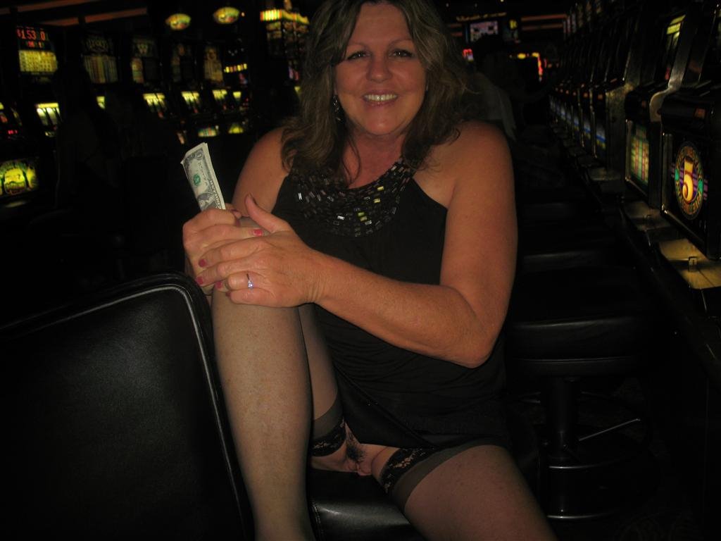 In off pussy wife shows bar Hot picture In off pussy wife shows bar