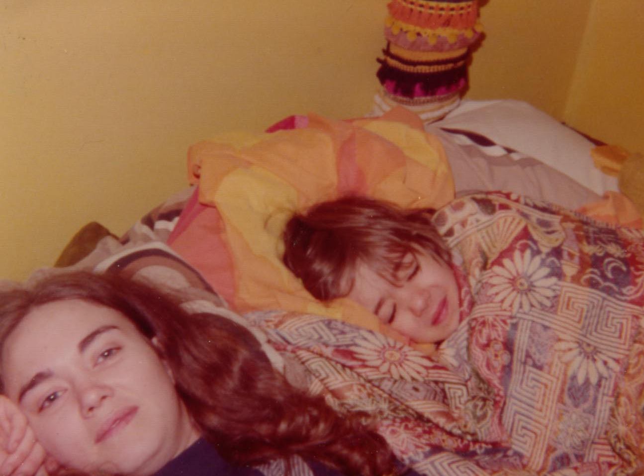 ['73+nap+with+mom.jpg]