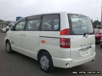 Toyota+Noah+back+view.jpg