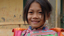 Une petite Hmong fleurie