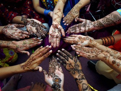 [henna+from+al+posters.bmp]
