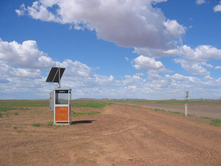 Solar-powered-telephone-booth.jpg (225×169)