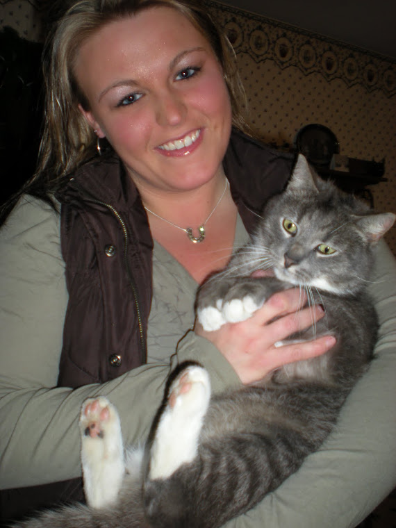 My cat toes and I