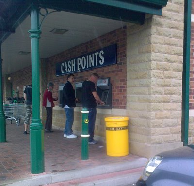 [1.Mick's_at_cashpoint.jpg]