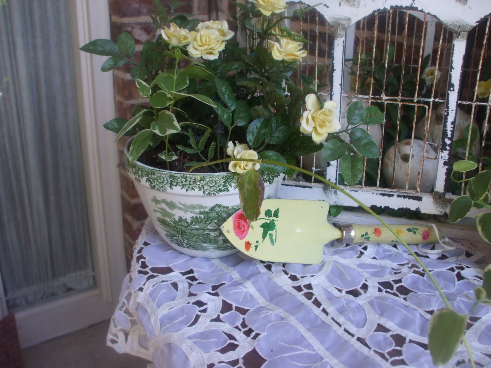 Winner & Cottage Patio Table