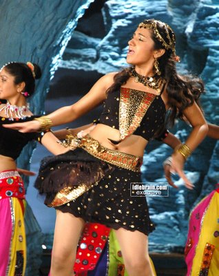 Aunty Hot Mallu: TAMIL ACTRESS TRISHA IN DANCE PHOTO ALBUM