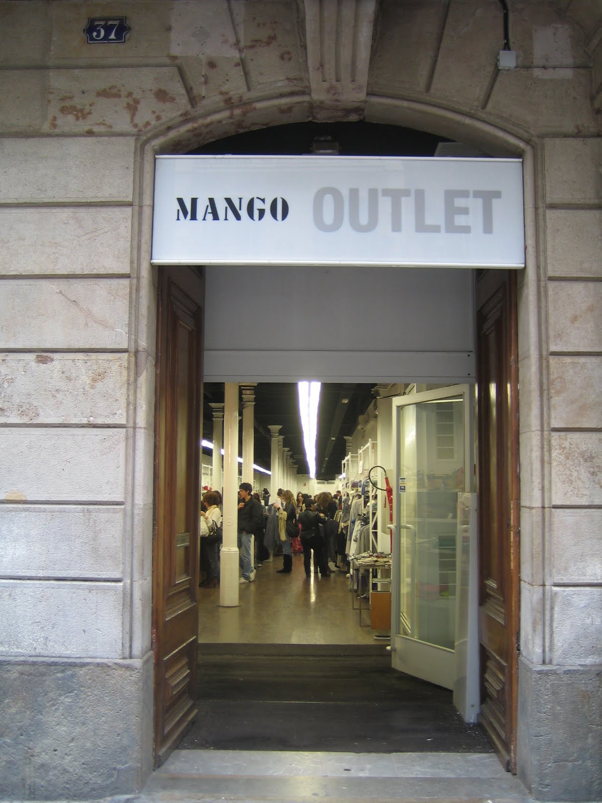 Smart Shopping in Barcelona Mango Outlet the look for less