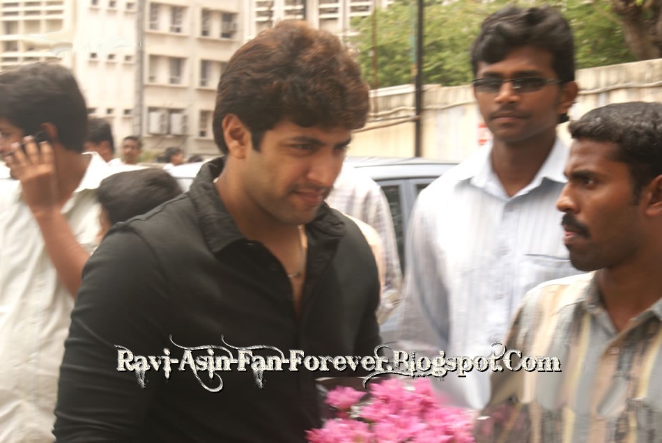 [a-Thiru-Thiru-Thuru-Thuru-0406.jpg]