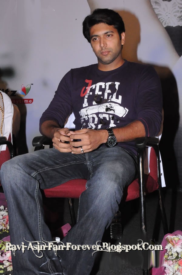 [Karthi-and-Tamannaah-at-Paiyaa-Audio-Launch-152.jpg]