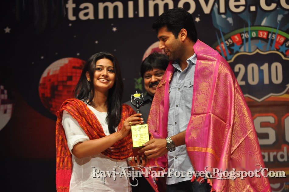 [Celebrities-at-Edison-Awards-2010-23.jpg]