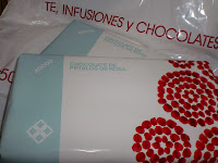 Cápsulas de Chocolate rellenas de Chocolate Blanco con Pétalos de Rosa 