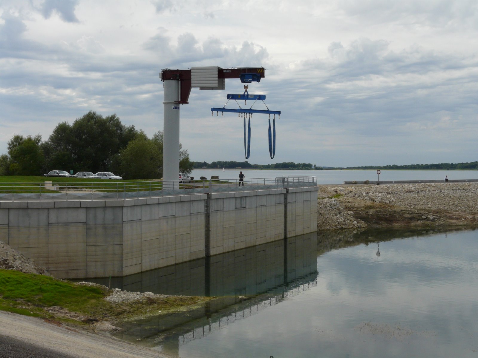 Brienne le Château et sa région Mesnil Saint Père, son port et sa grue de mise à l'eau