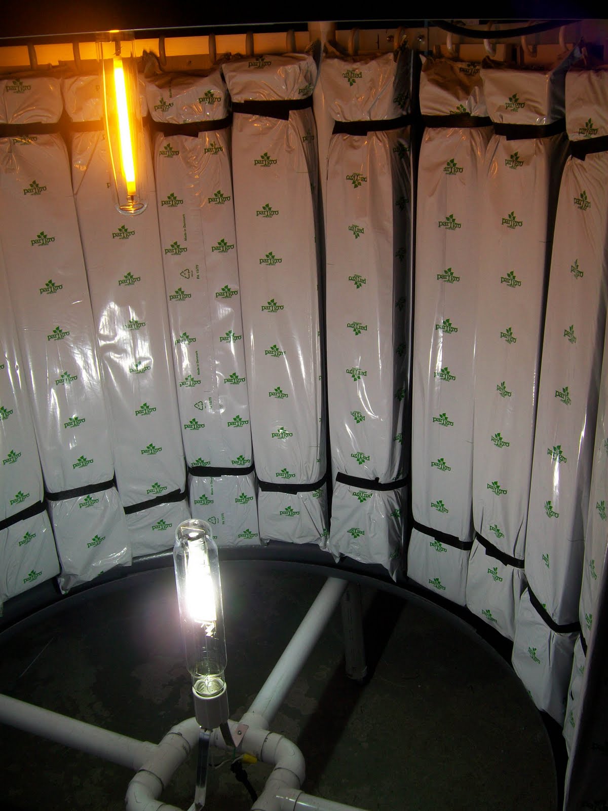 Vertical Hydroponic System Montreal Hydroponic Store Grow Shop ...