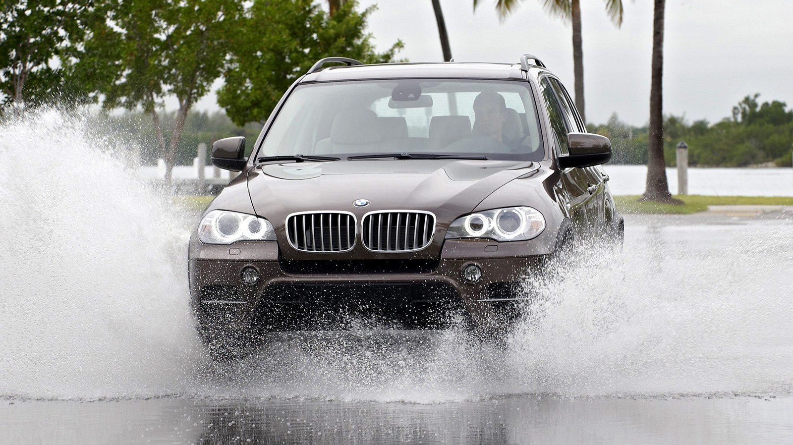 BMW Widescreen Wallpaper BMW X5 Series Water Splash