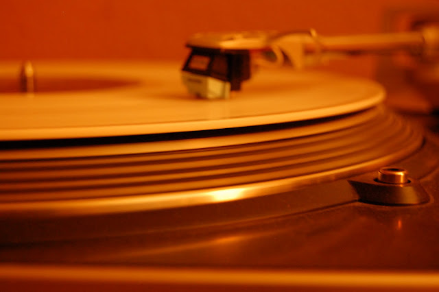 shield your eyes: Timber Timbre - Cedar Shakes