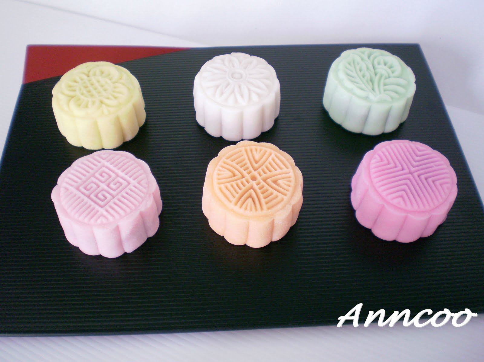 [Snowskin+Mooncake.JPG]