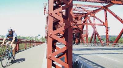 Image of bicyclist on bridge in Portland, Oregon