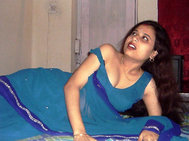 Hot Girls Of World Desi Aunty Hot Saree Slip Deep