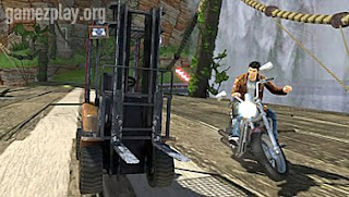 ryo racing in sonic all stars racing on his bike beside the fork truck