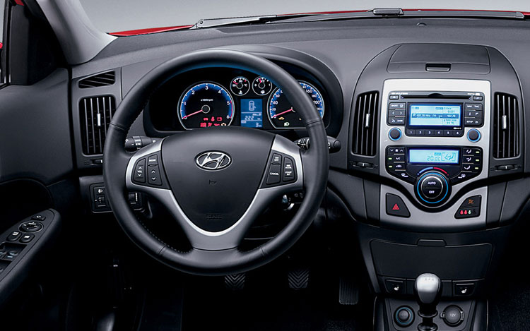 latest hot cars blog: Hyundai Elantra 2012 interior