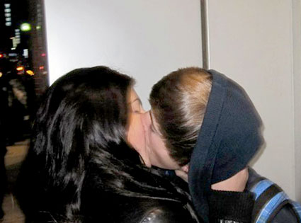 425px x 315px - haoo96tur: selena gomez and justin bieber kissing on the lips for real