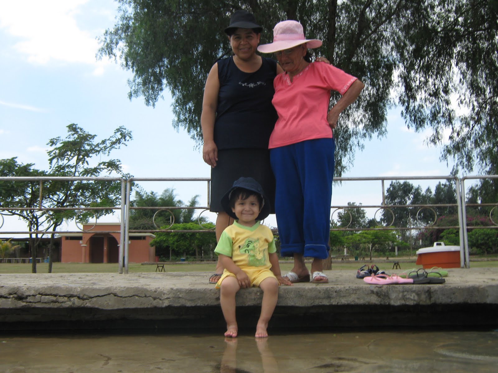 DIALOGANDO EN FAMILIA Y COMUNIDAD: LOS NIÑOS SON LA FELICIDAD DE UN HOGAR