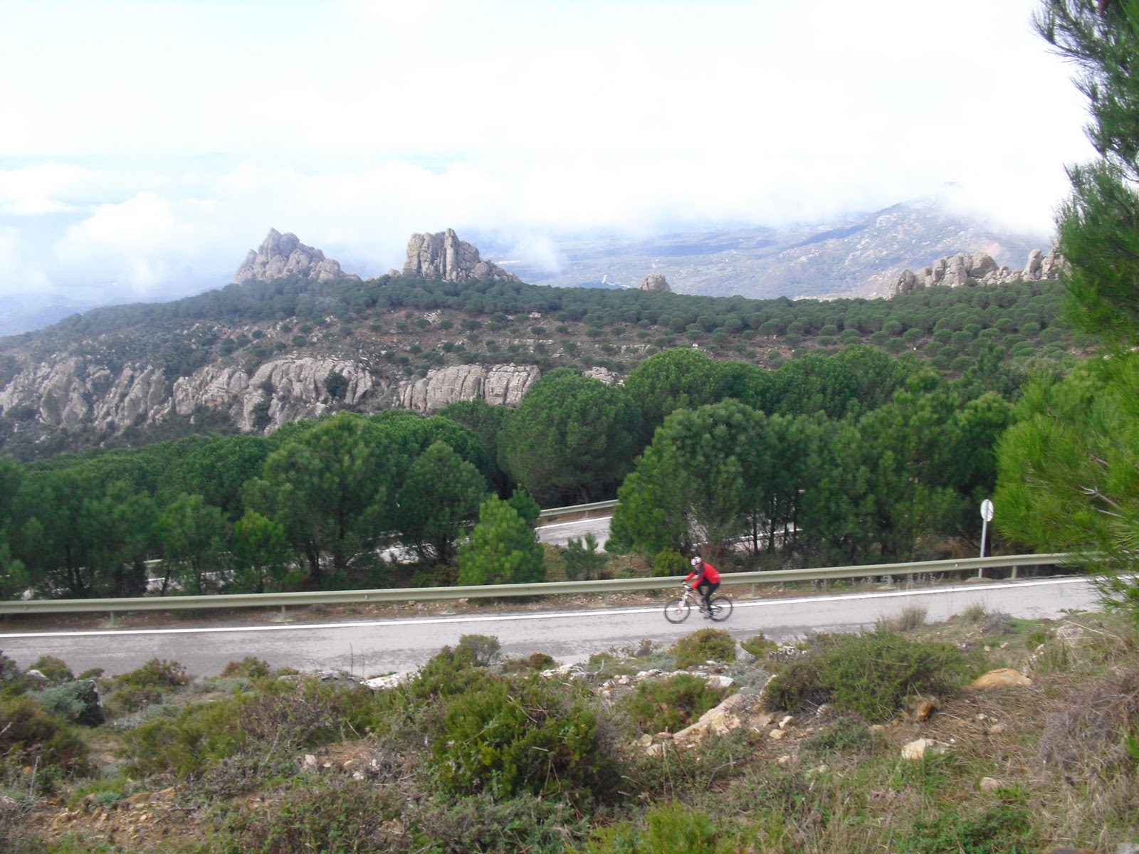 RUTAS Y SENDEROS: RUTA PICACHO- PEGUERA