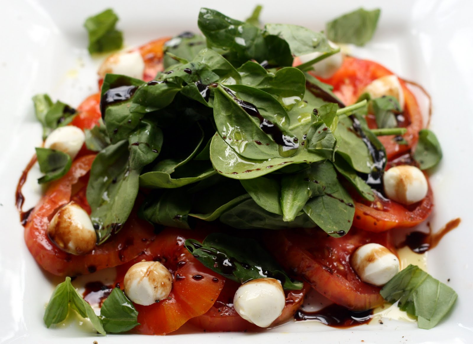 Jill's Test Kitchen Heirloom Tomato, Bocconcini & Basil Spinach Salad