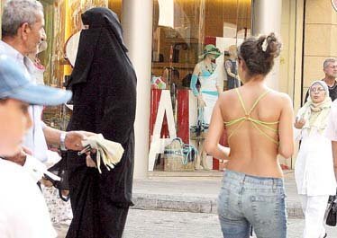 http://1.bp.blogspot.com/_k7Ujo41Wxbg/TFf-SpmNbnI/AAAAAAAAAS4/stb-D3WfEZk/s1600/burkas-and-bikinis.jpg