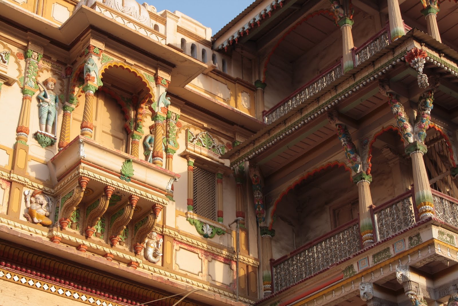 Photography and beyond: Swaminarayan Temple -Kalupur,Ahmedabad