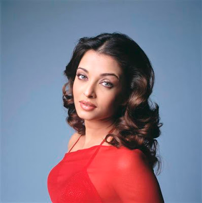 hot aishwarya rai clevage show..