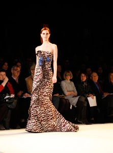 ANA DE LA REGUERA, ANFITRIONA EN EL DESFILE DE CAROLINA HERRERA, DERROCHA ELEGANCIA EN NEW YORK FASHION WEEK