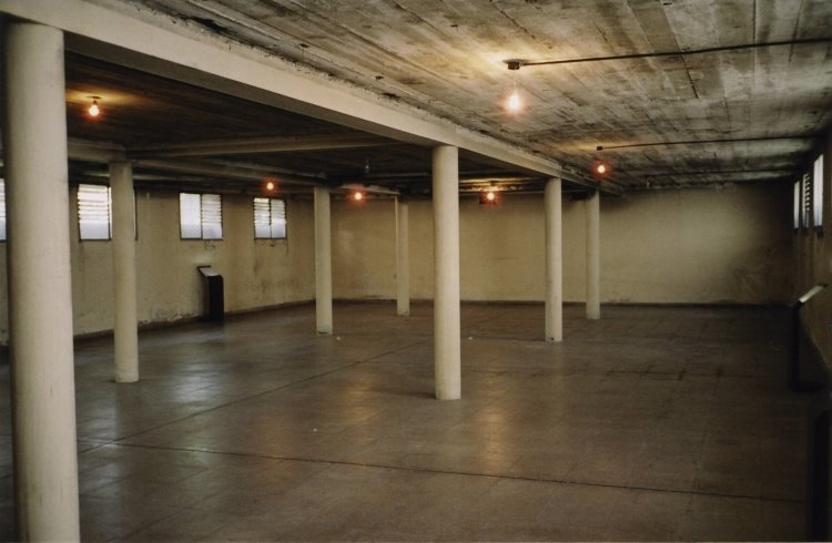 [18_BasementTortureRoom.jpg]