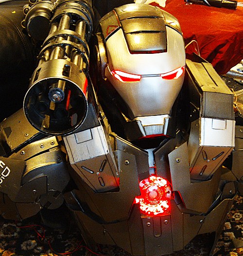 RealHero PIC VID Keren Kostum Iron Man buatan Fans 