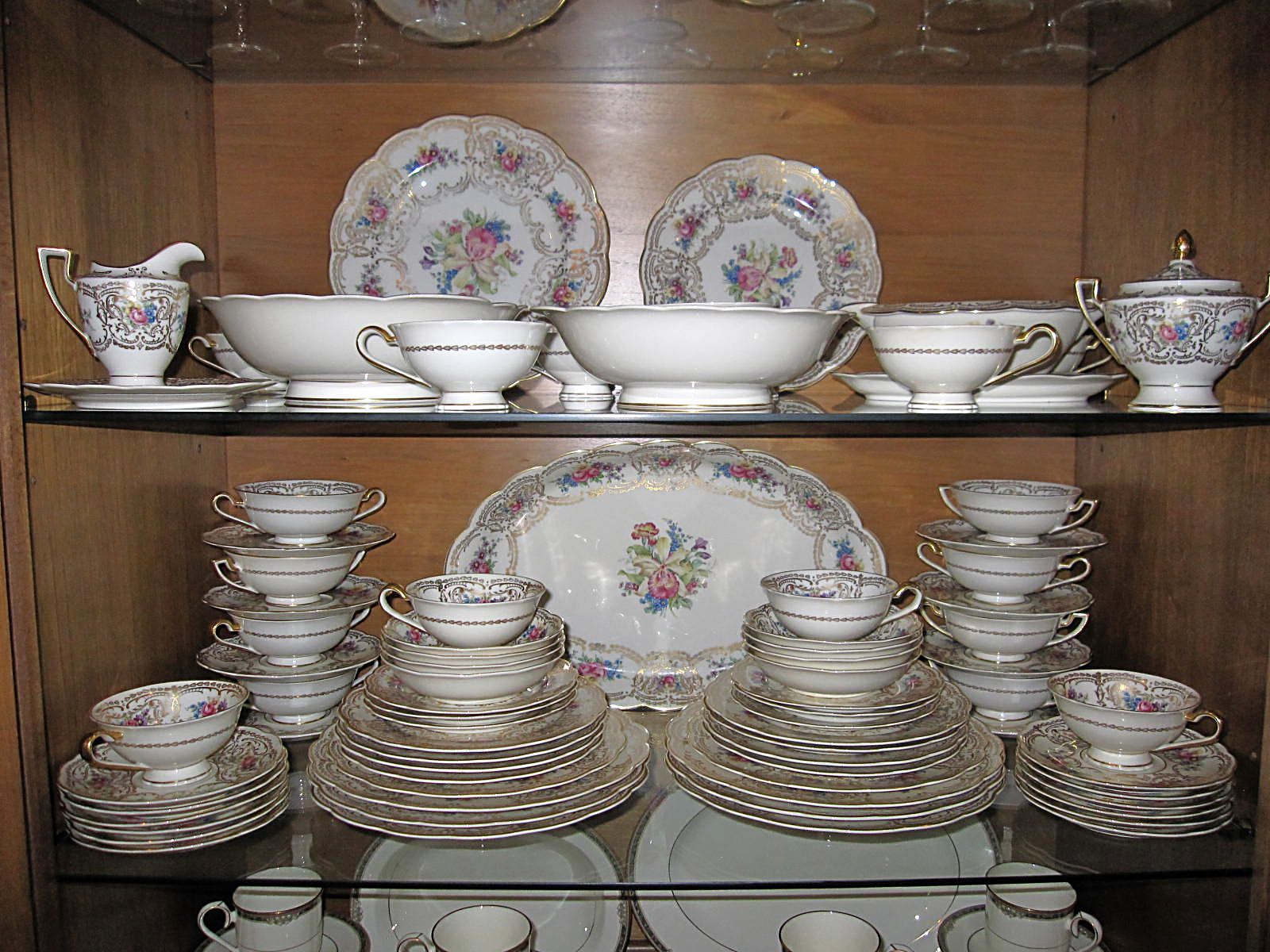 Porcelain China Tea Set in Victorian Rose P
attern